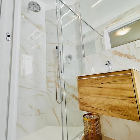 Attico Da Vinci Luxury Penthouse أولبيا